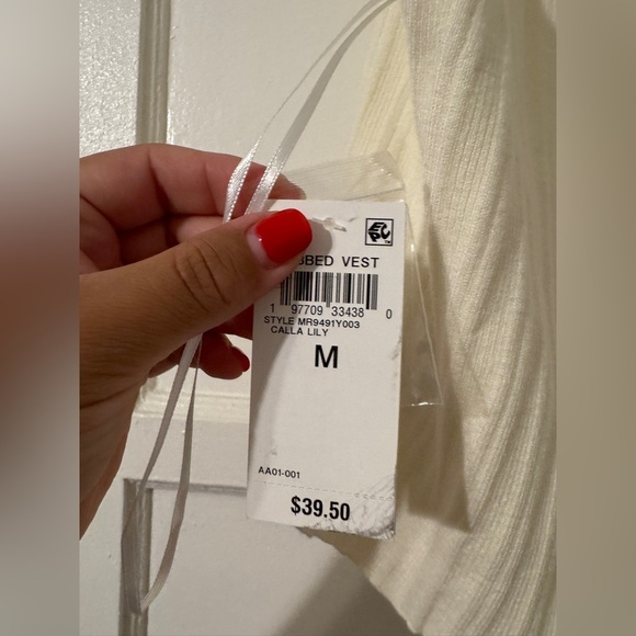 And now this Women's Rib-Knit Sweater Vest Sz medium - Picture 5 of 6